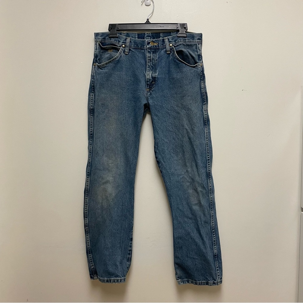 Wrangler men straight legged jeans size 33x30